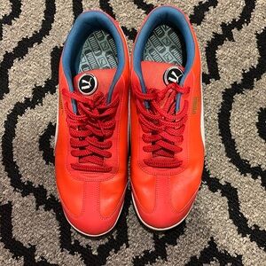 Men’s pumas lightly worn